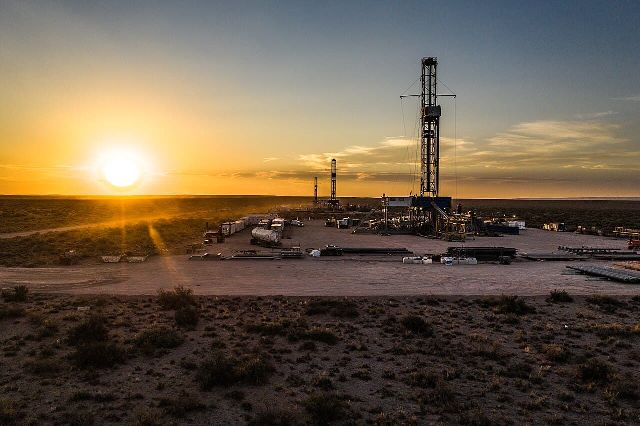 A Vaca Muerta oil and gas processing facility in Neuquén, Argentina, representing the energy momentum behind Vista Energy's Monday move